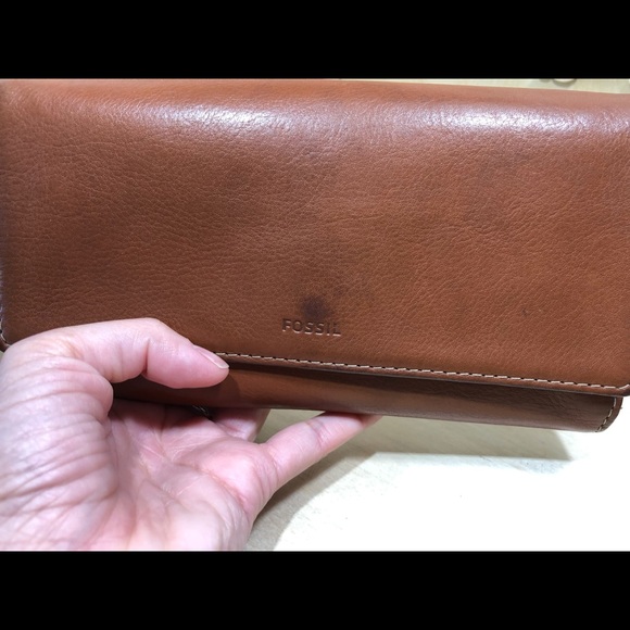 💎 Fossil Leather Clutch - Picture 9 of 12